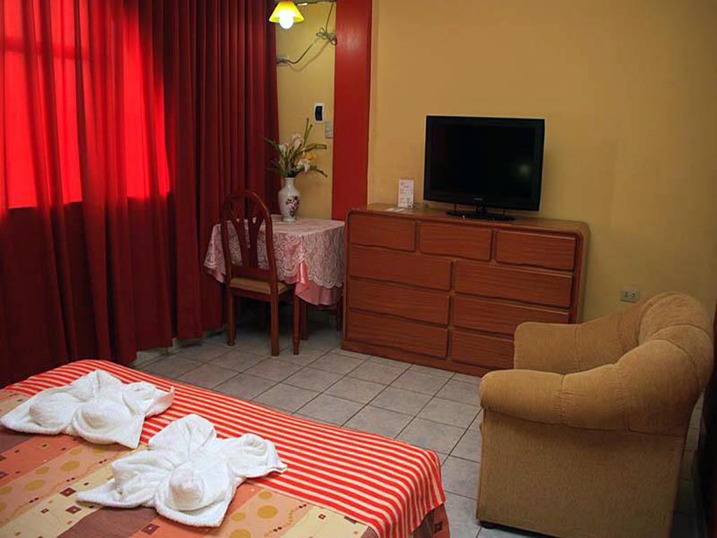 Hotel & Suites La Posada De Lobo Iquitos Chambre photo